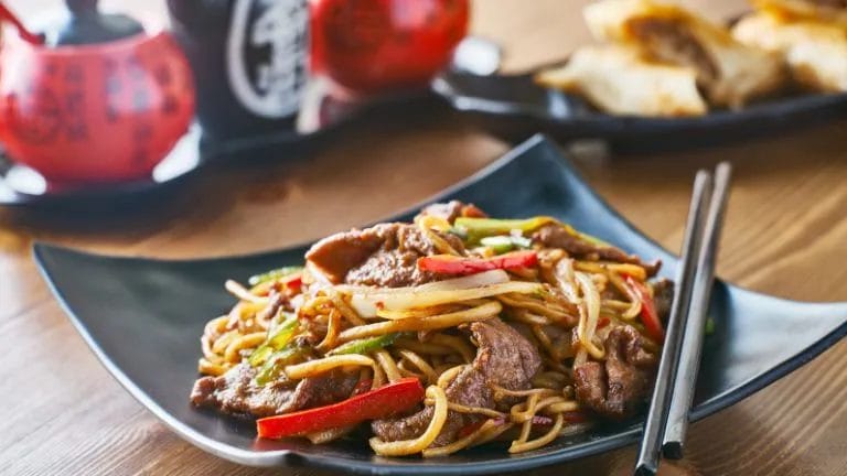 What Is The Difference Between Chow Mein And Lo Mein?